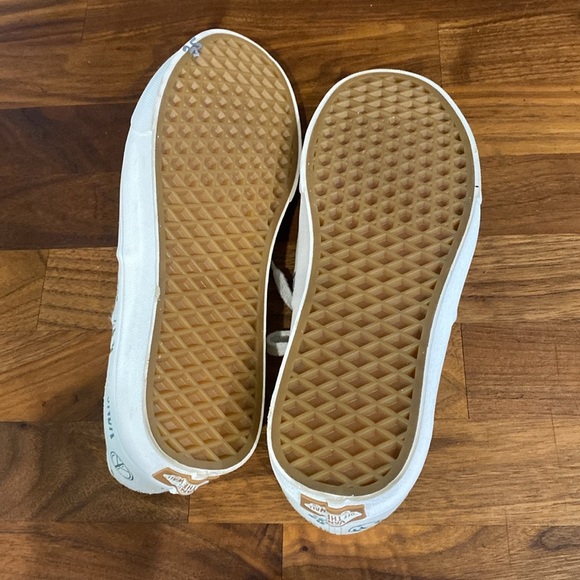 New Vans Authentic Eco Theory In Our Hands
Lace Up NWB Walking Comfortable - Picture 7 of 7